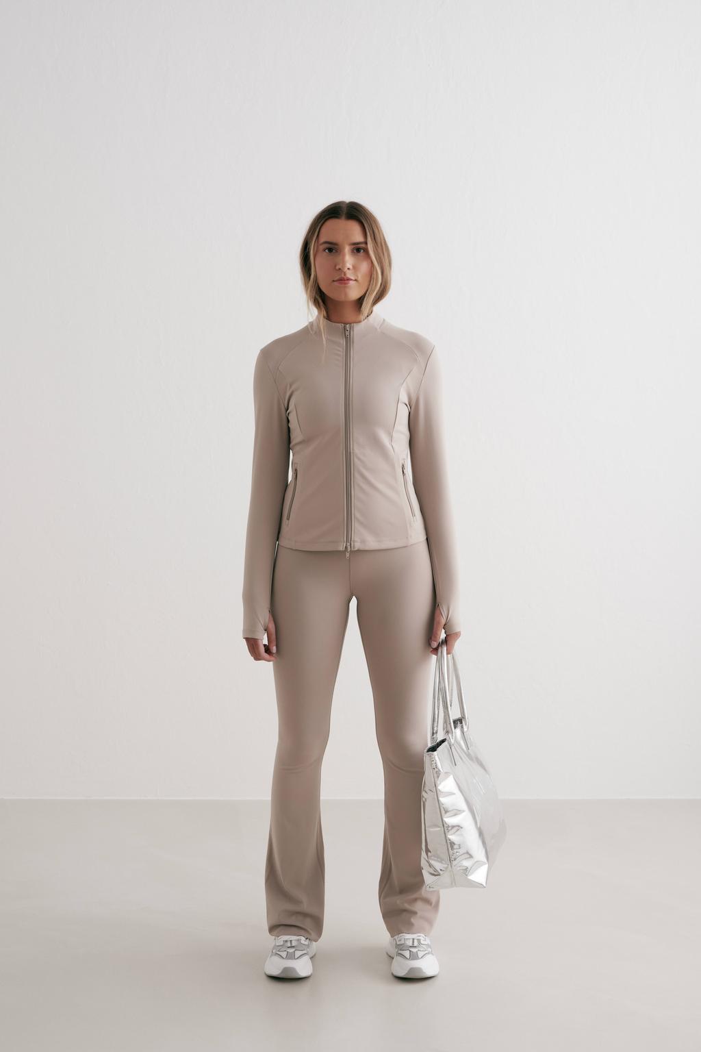 Beige dames Aim'n sportjack Sense van polyester met lange mouwen, opstaande kraag en 2-way rits
