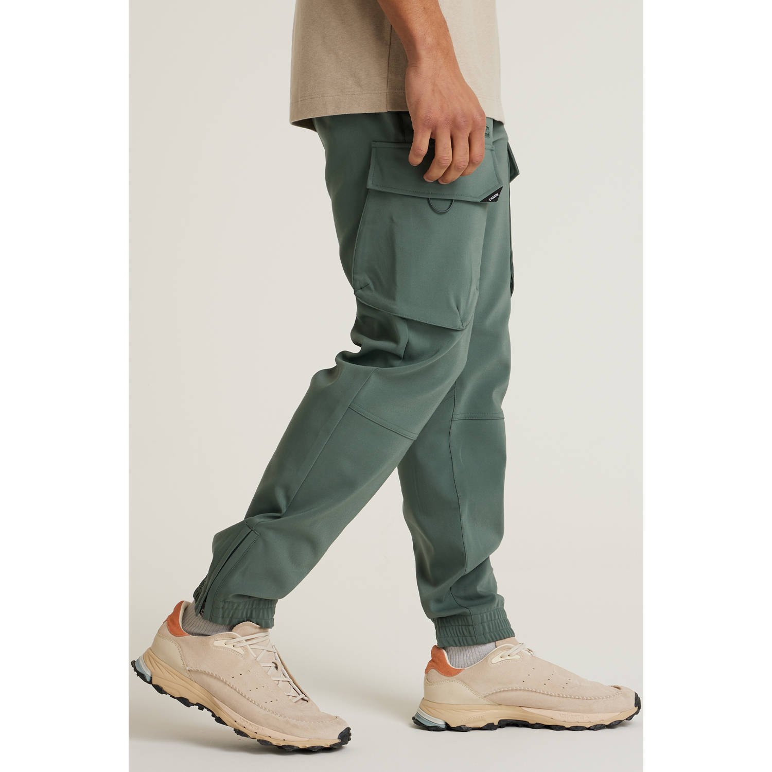 CHASIN' tapered cargo broek groen