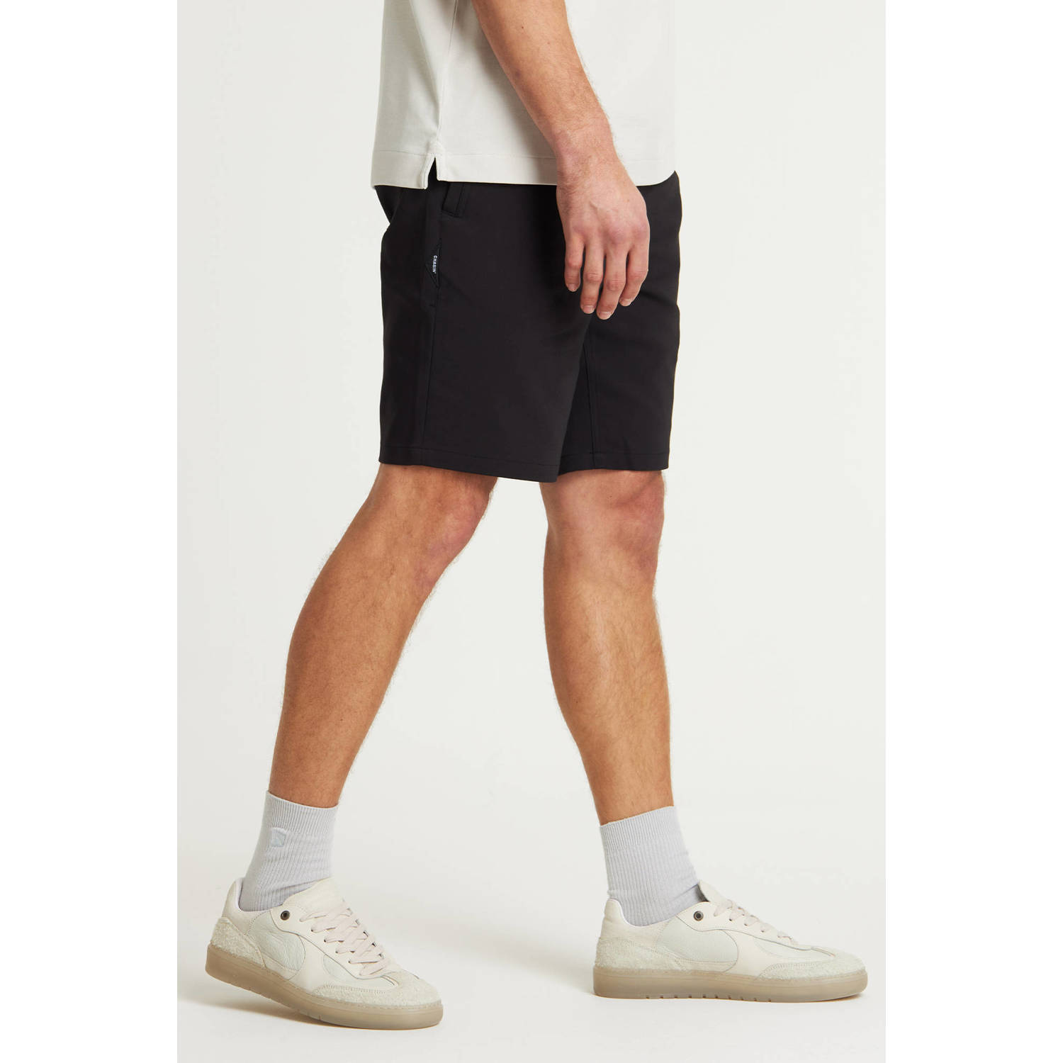 CHASIN' slim chino short zwart