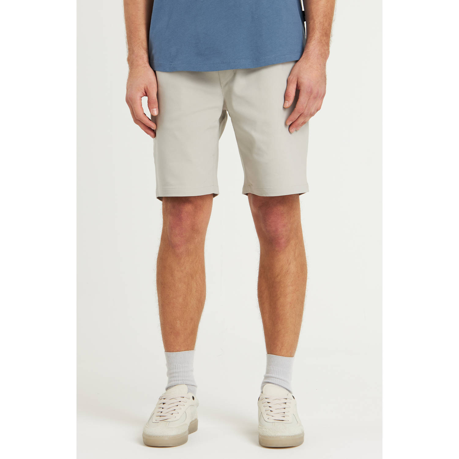 CHASIN' slim chino short lichtgrijs
