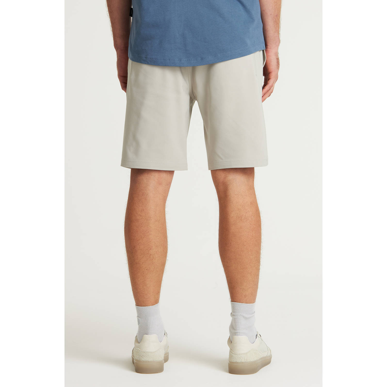 CHASIN' slim chino short lichtgrijs