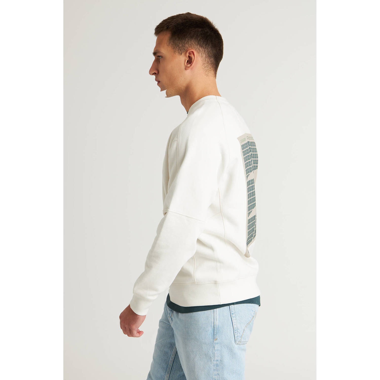 CHASIN' sweater wit