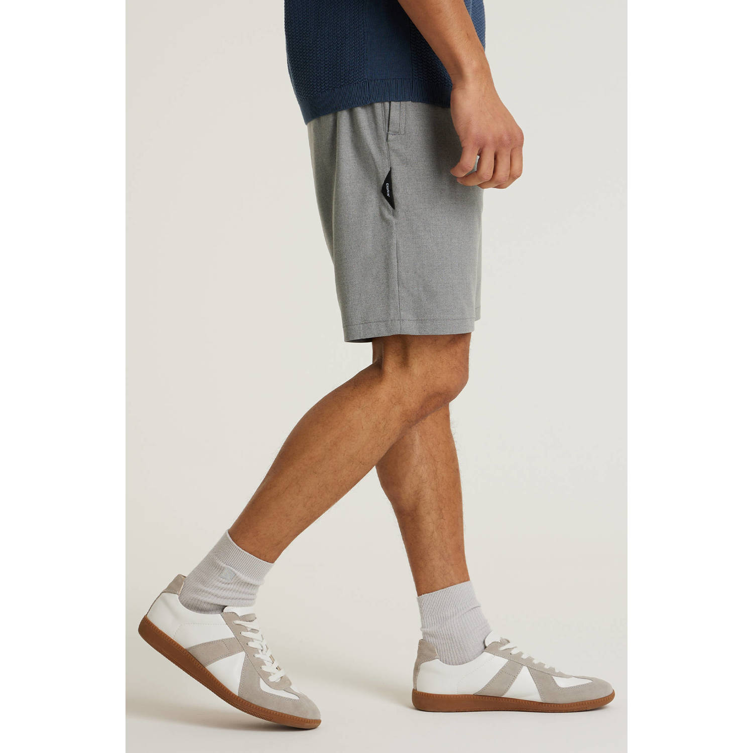 CHASIN' slim chino short grijs