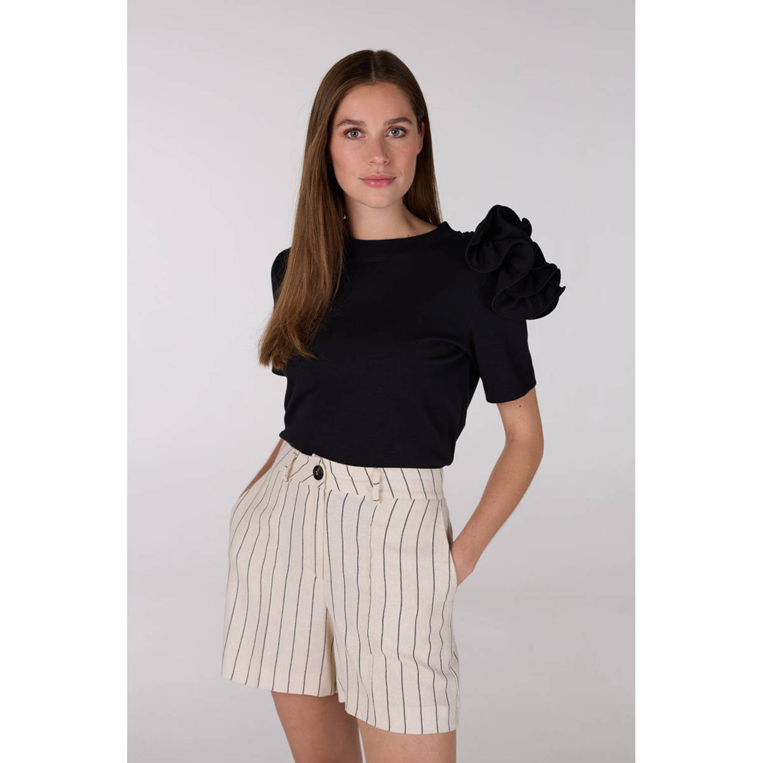 JANSEN AMSTERDAM Dames Tops & T-shirts Roxy T-shirt Co 105 Short Slv Flower Detail Zwart