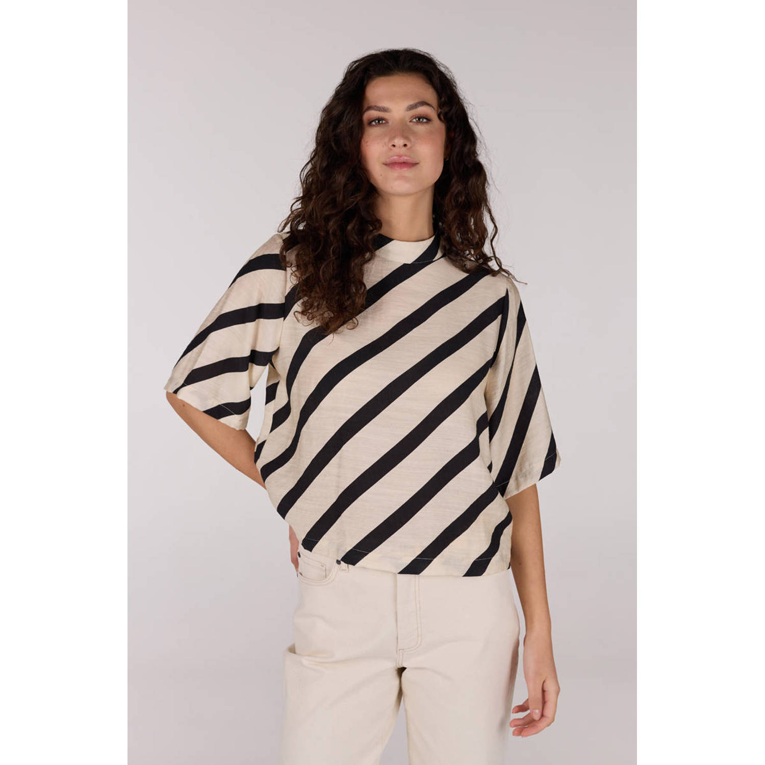 JANSEN AMSTERDAM Dames Blouses Teddie Blouse Bs 116 Short Sleeve High Neck Wit