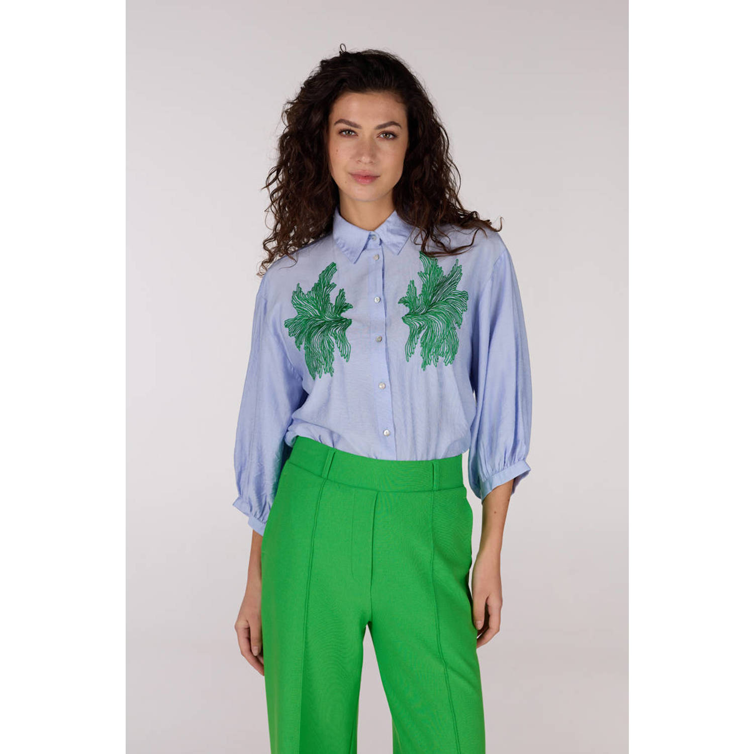 JANSEN AMSTERDAM Dames Blouses Odessa Blouse Fs 707 3 4 Puffed Sleeve Green Embroidery Blauw