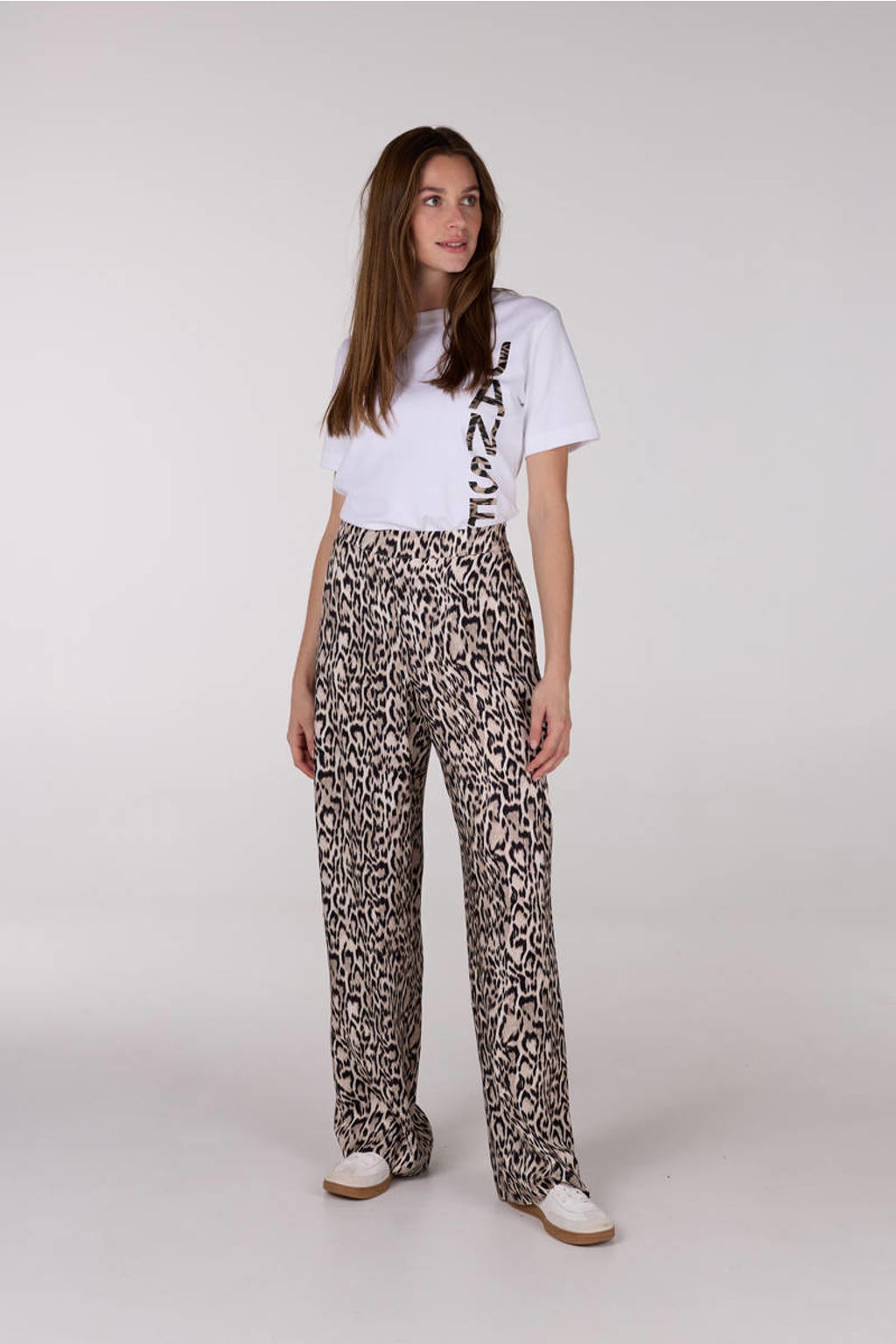 Beige en zwarte dames JANSEN Amsterdam wide leg regular waist casual broek van viscose met dierenprint