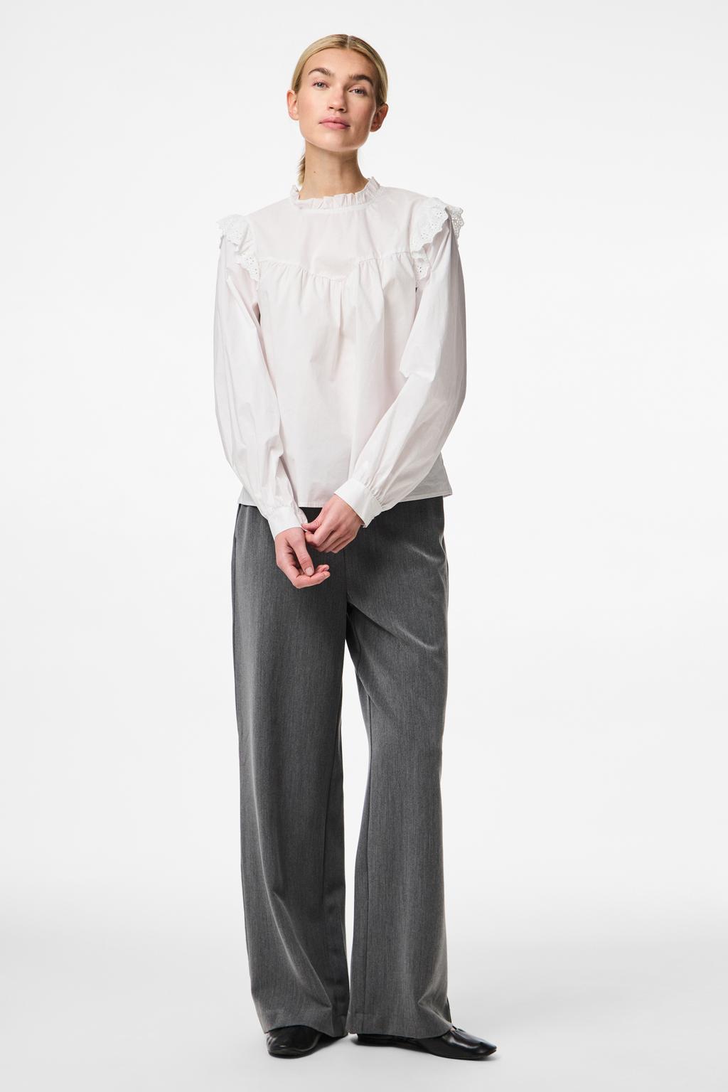 Witte dames PIECES top broderie met effen en lange mouwen