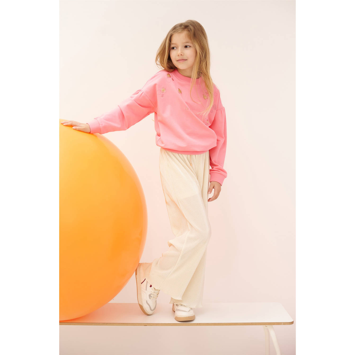 NONO sweater roze met pailletten