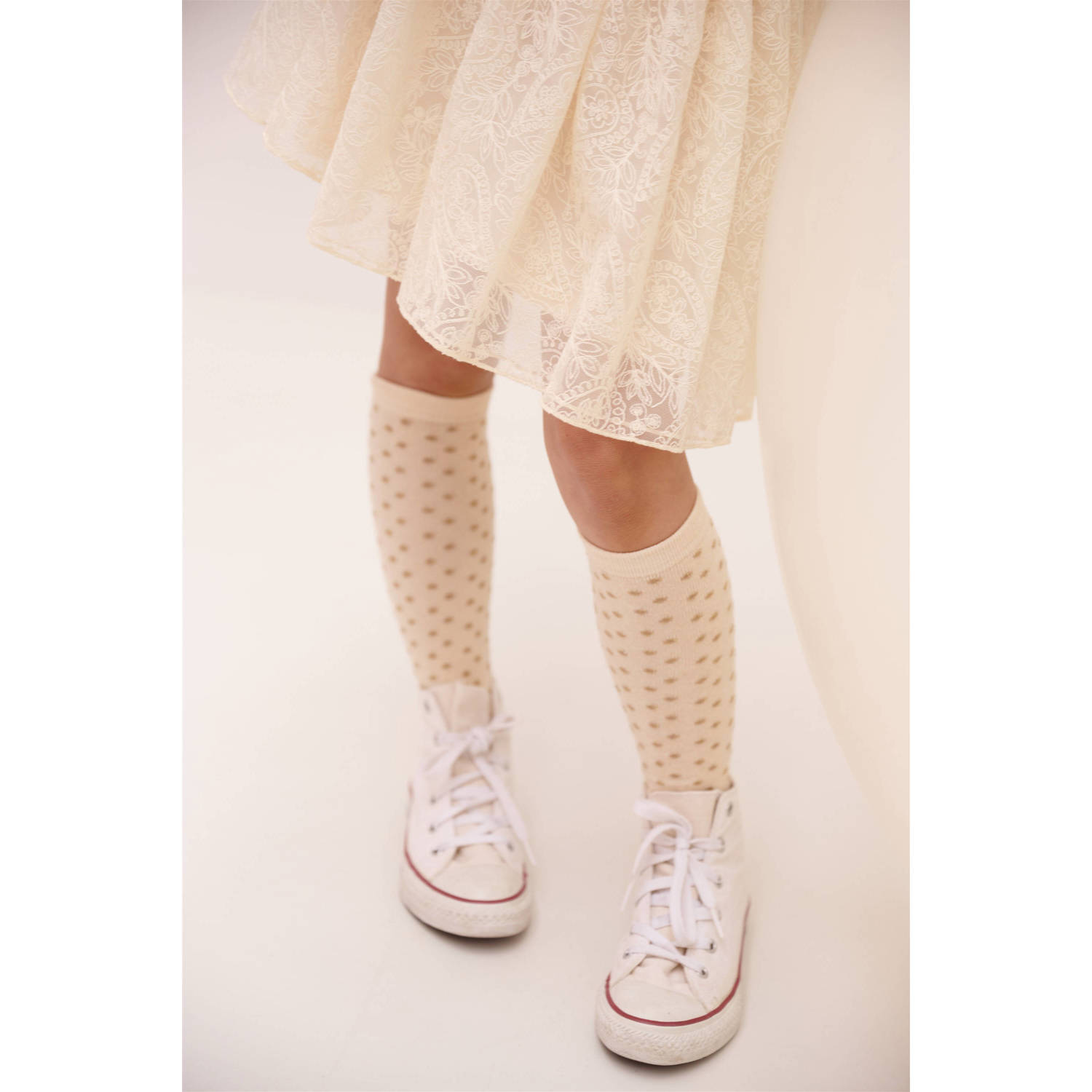 NONO Meisjes Beenmode Rabi Long Dotted Sock Ecru