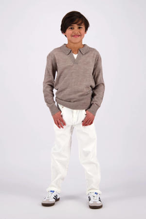 loose fit jeans wit