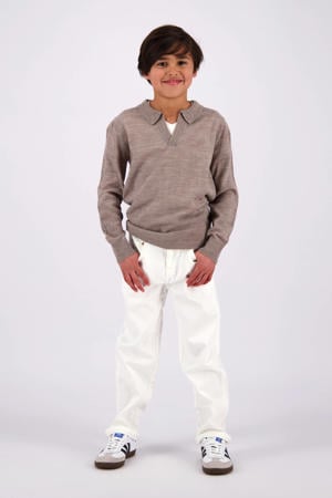 loose fit jeans wit