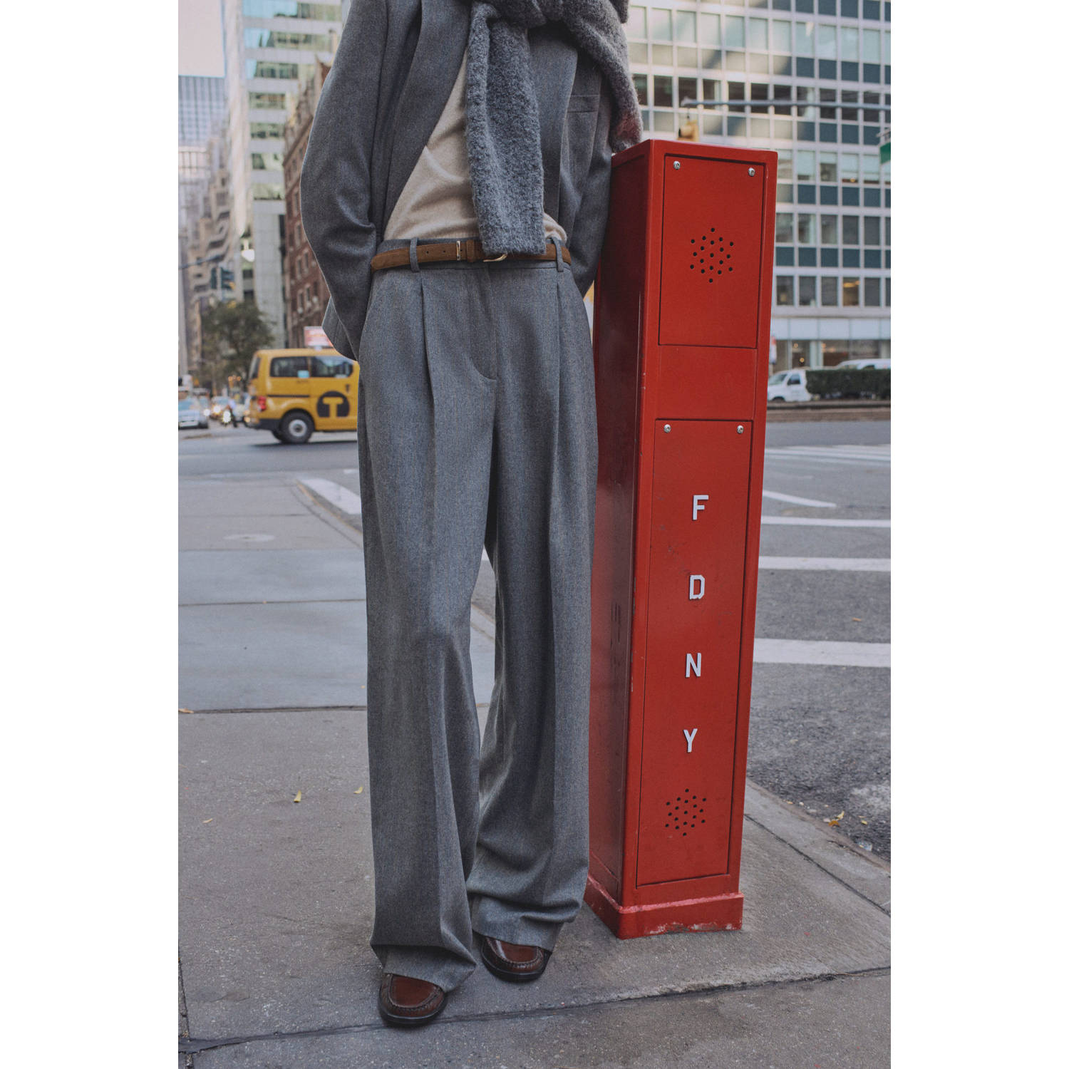 Mango wide leg regular waist broek grijs