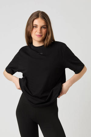 T-shirt Studio Oversized zwart
