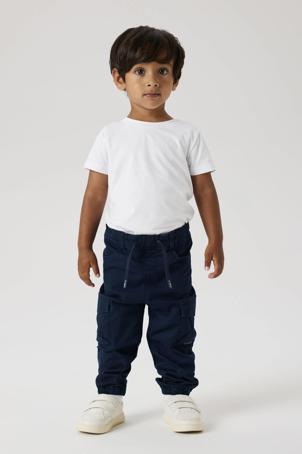 Donkerblauwe jongens NAME IT MINI regular fit cargobroek van katoen met elastische tailleband met koord en effen