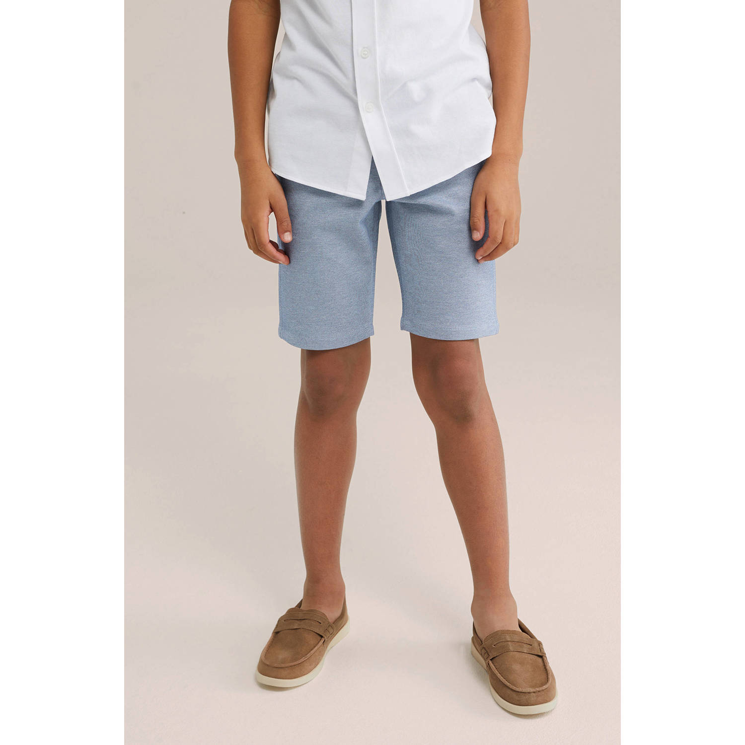 WE Fashion slim casual short lichtblauw