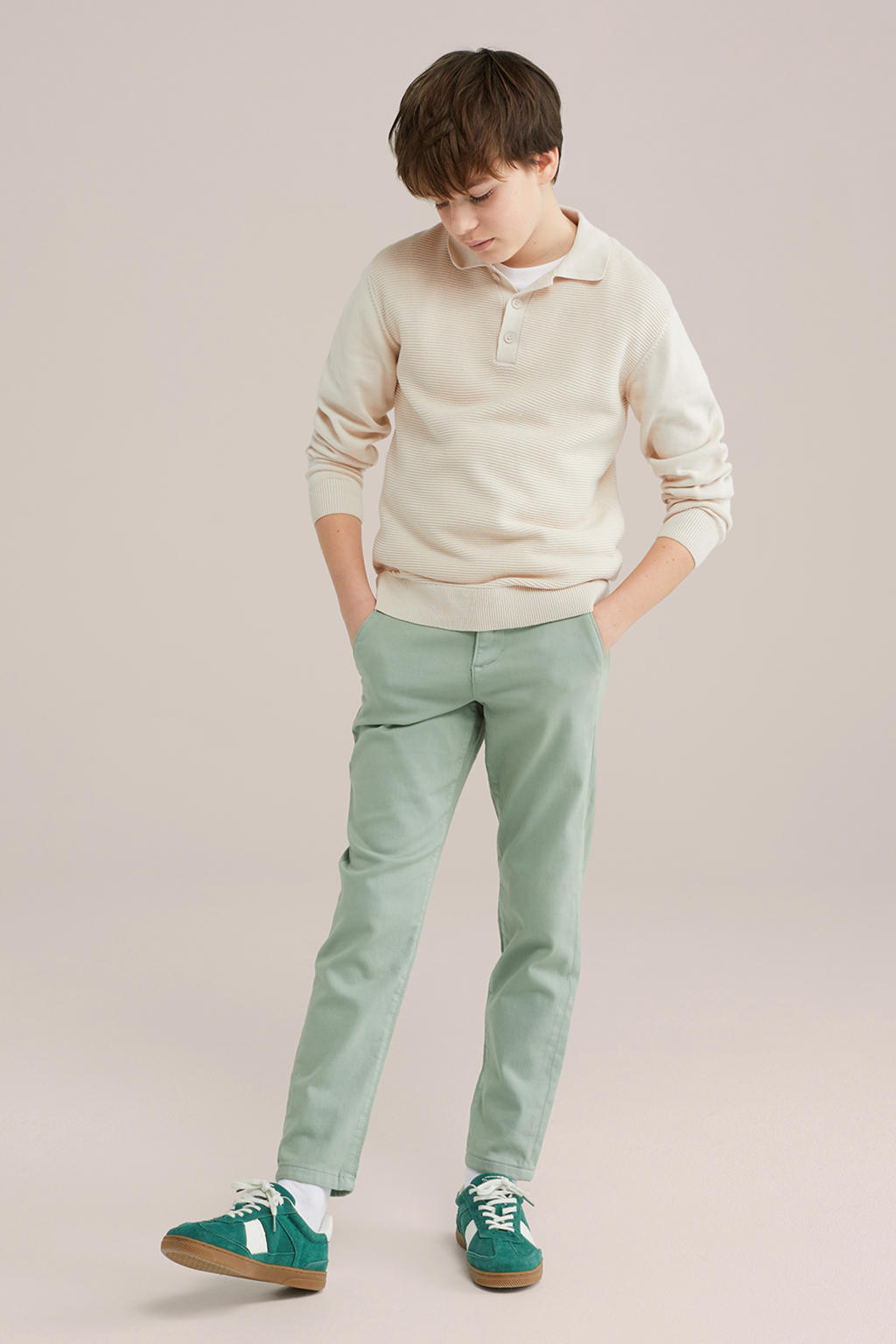 Lichtgroene jongens WE Fashion slim chino van katoen met regular waist en effen