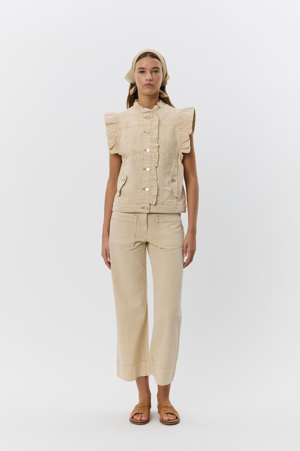 Beige dames Sofie Schnoor gilet van denim met effen, opstaande kraag, knoopsluiting en volant