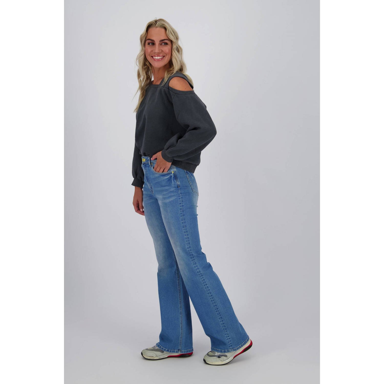 Raizzed regular waist Sarah Flared jeans medium blue denim