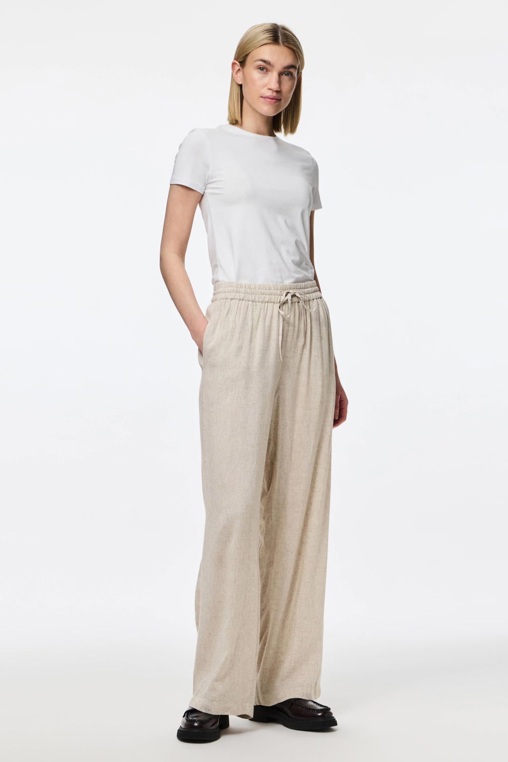 Beige dames PIECES straight high waist broek van viscose met elastische tailleband met koord en melée print