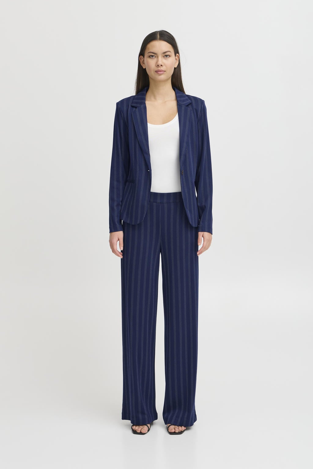Donkerblauwe dames ICHI straight high waist pantalon van viscose met elastische tailleband en krijtstreepprint