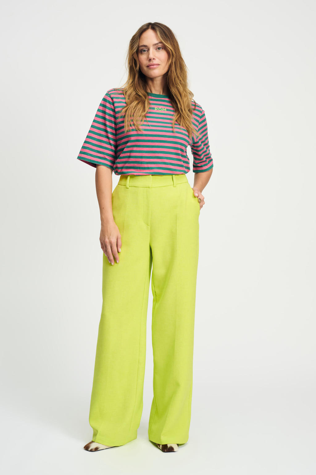 Limegroene dames POM Amsterdam wide leg high waist pantalon groen met rits- en knoopsluiting en effen