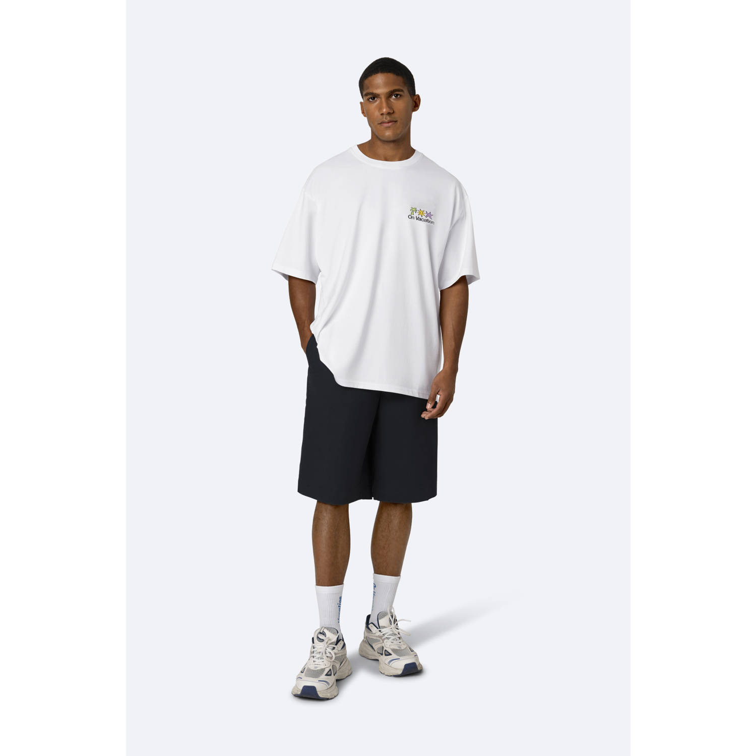 On Vacation Club T-shirt wit