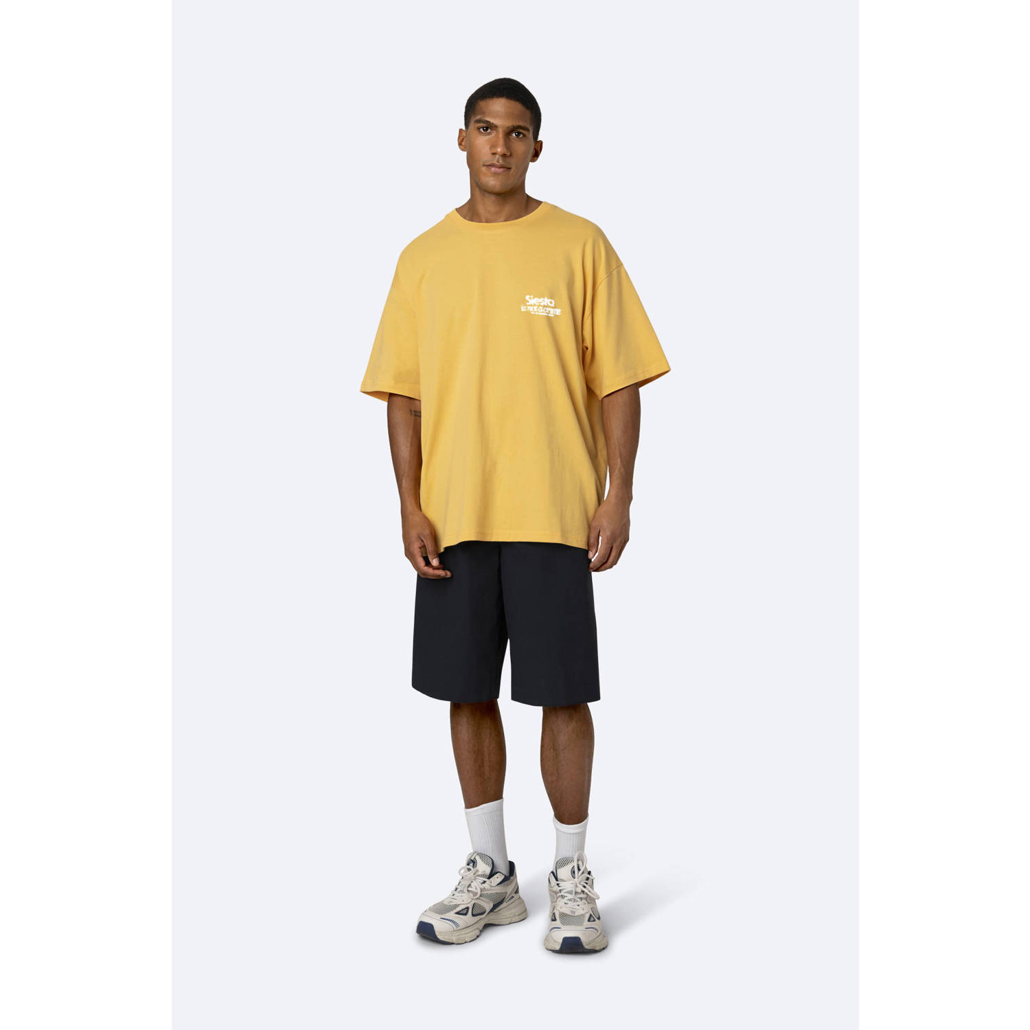 On Vacation Club T-shirt geel