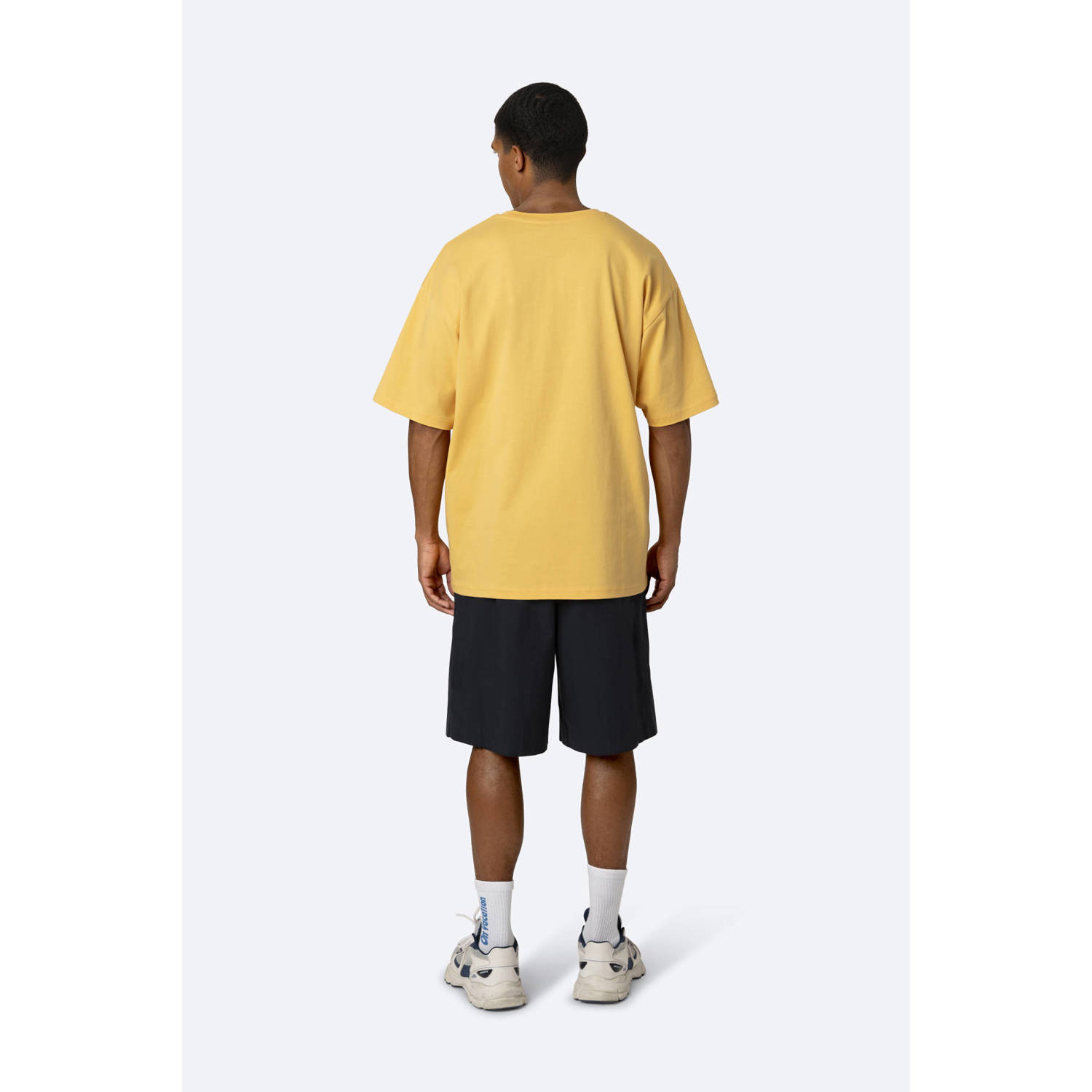 On Vacation Club T-shirt geel