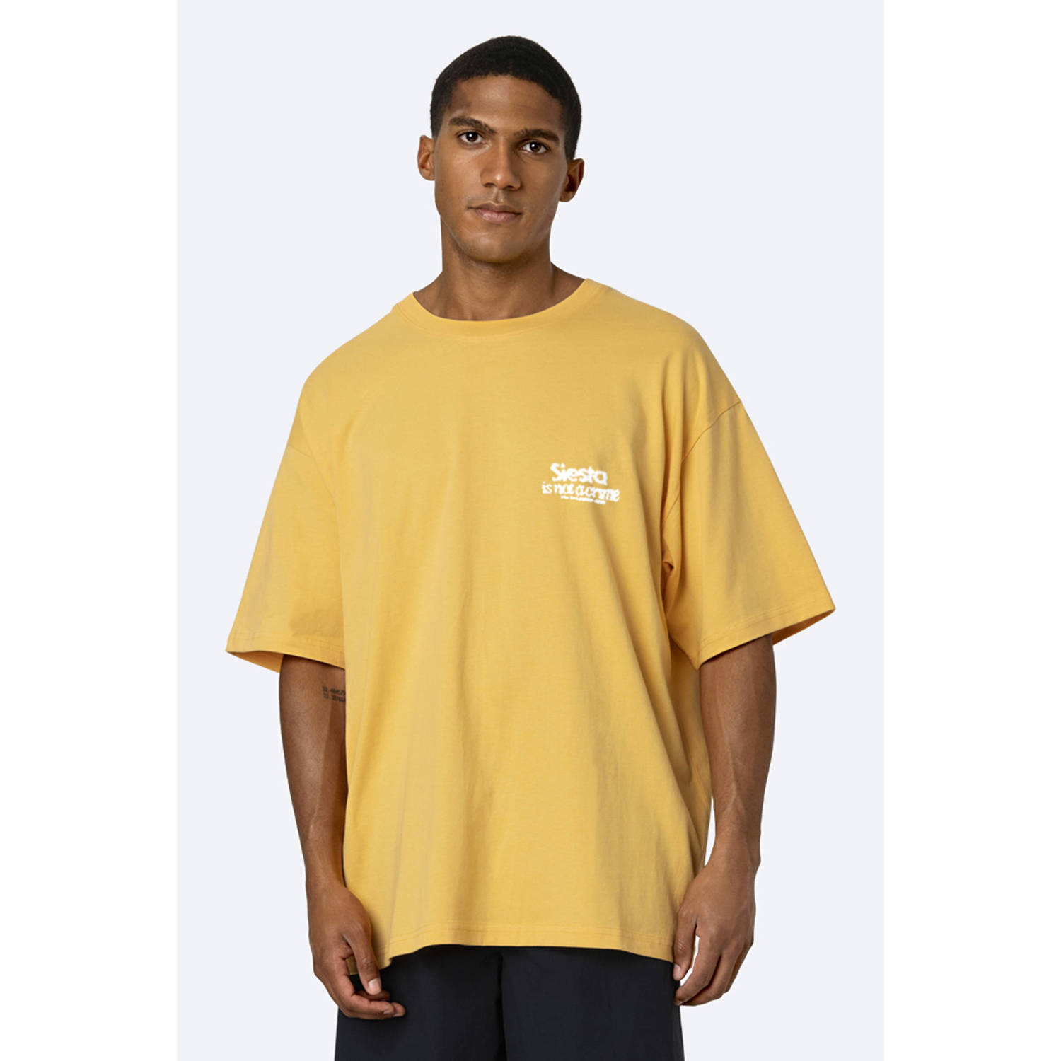 On Vacation Club T-shirt geel