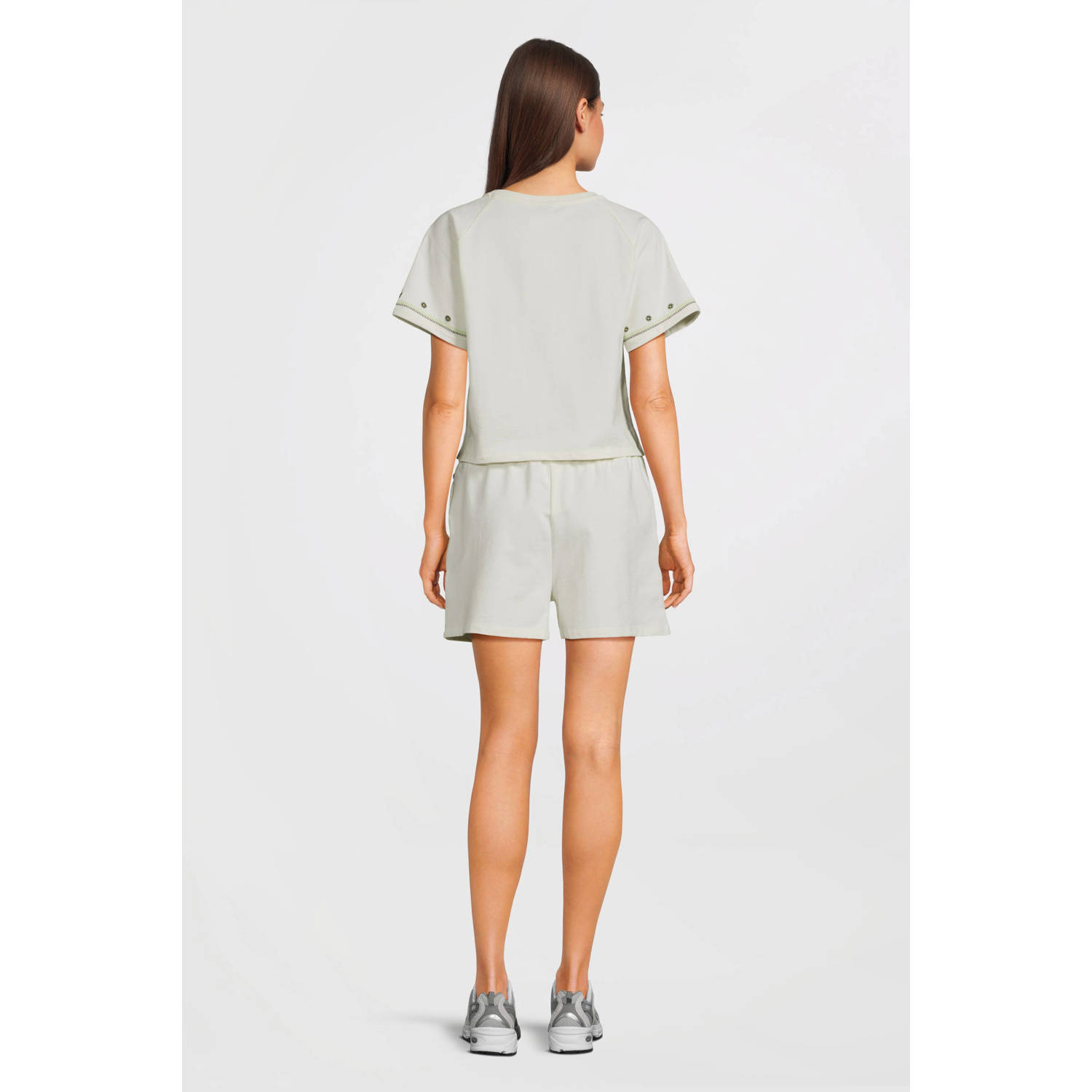 Like Flo Young casual short wit