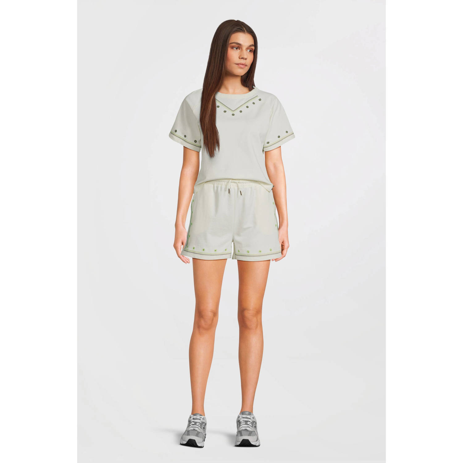 Like Flo Young casual short wit