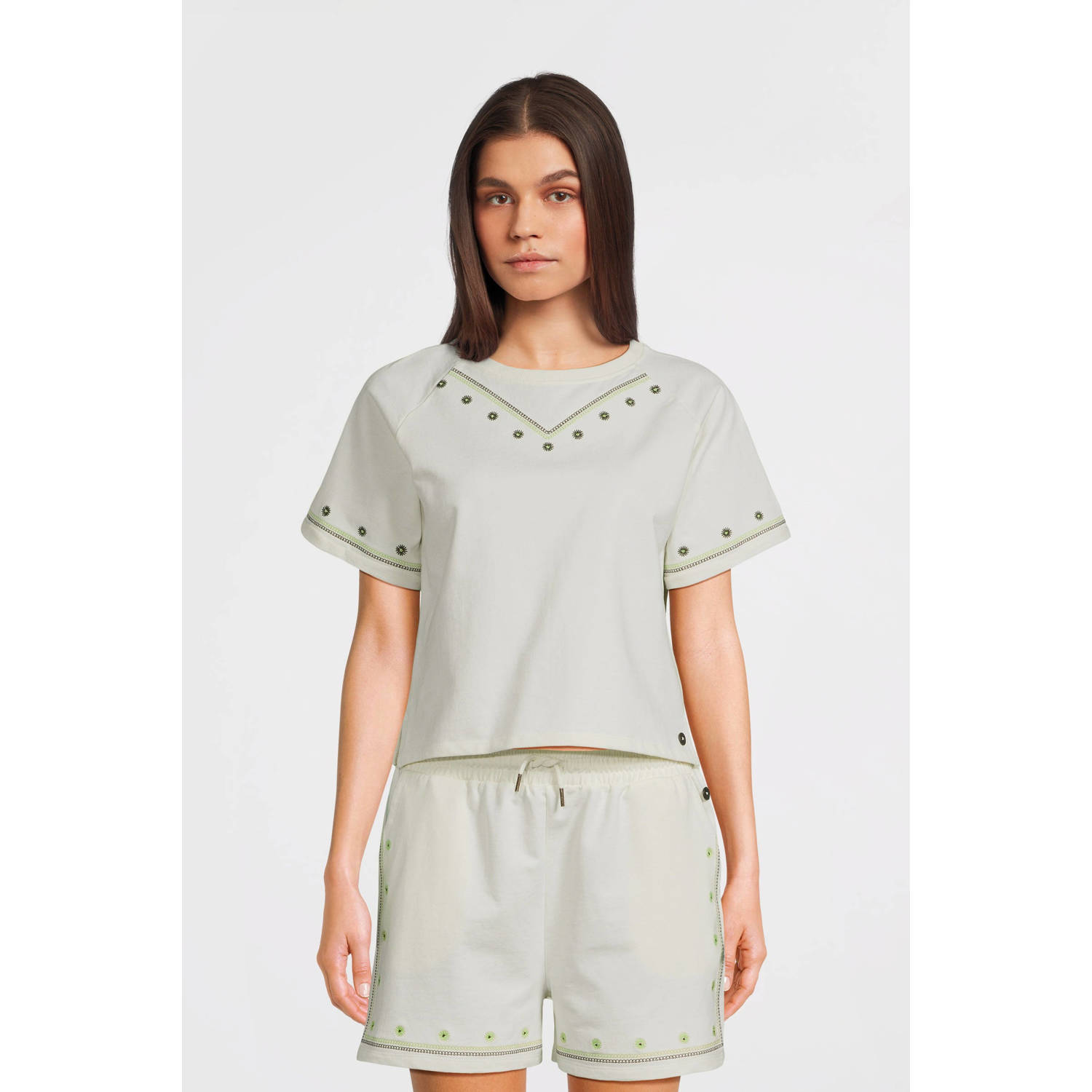 Like Flo Young casual short wit
