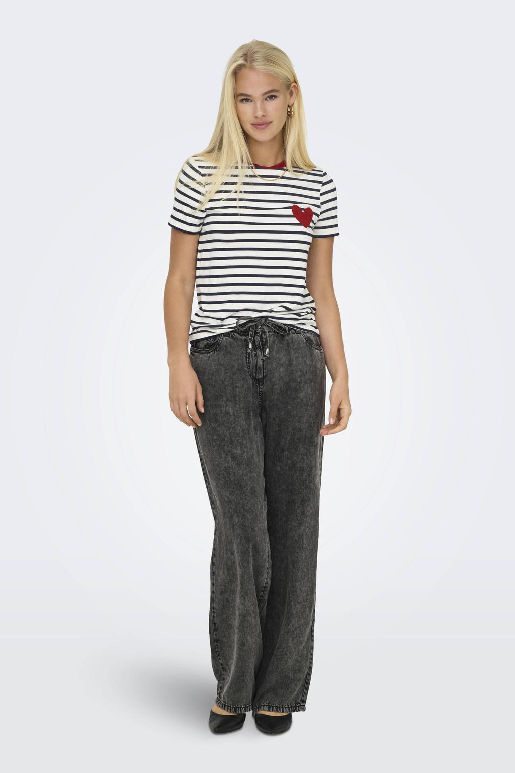 Witte dames ONLY T-shirt van viscose met hartjesprint, korte mouwen en ronde hals