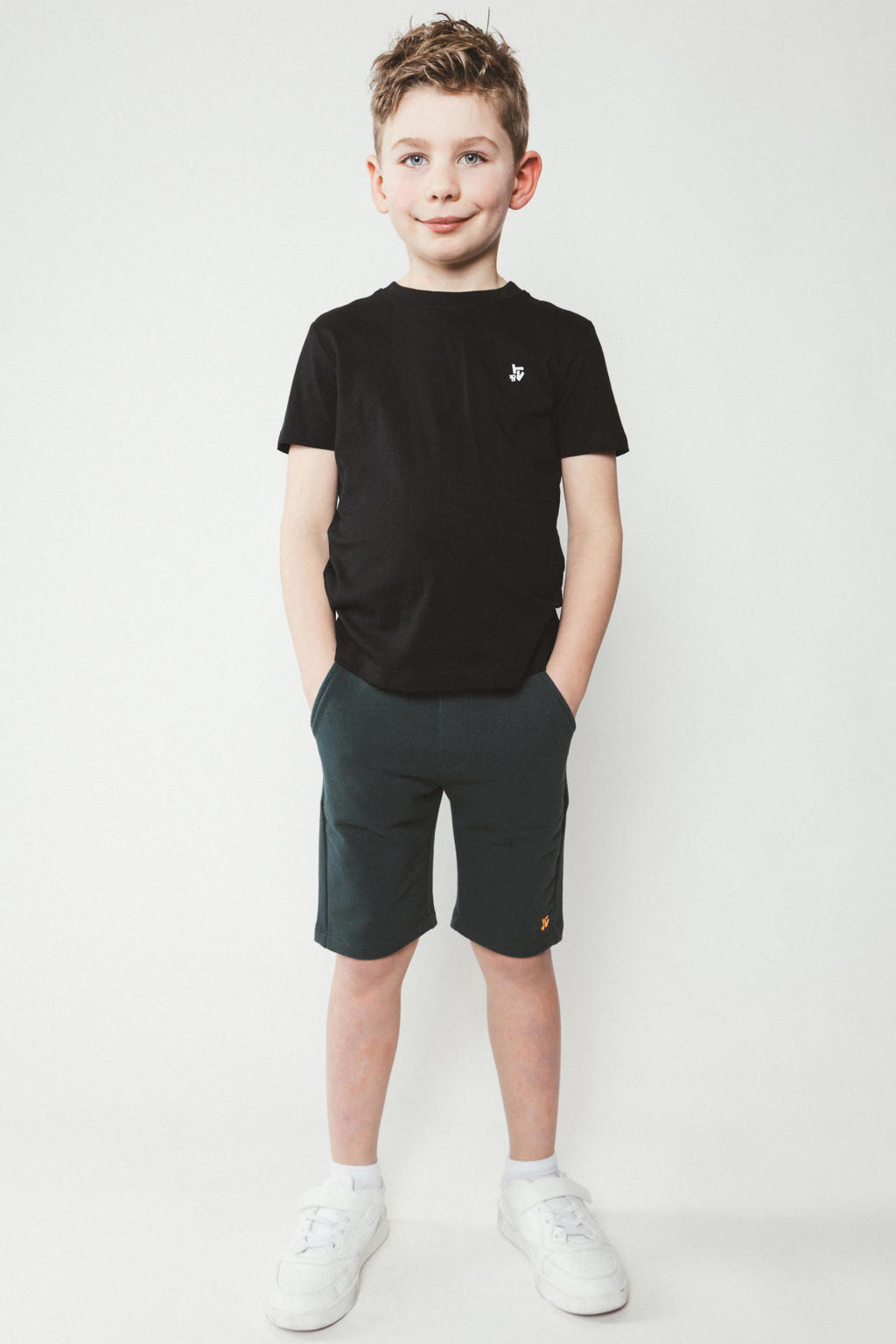 Donkergroene jongens TYGO & vito regular sweatshort met elastische tailleband met koord en effen