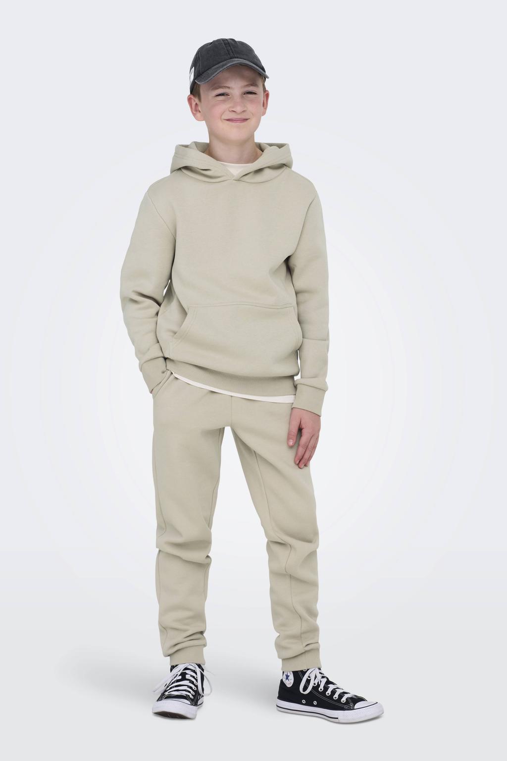 Lichtgrijze jongens ONLY & SONS JUNIOR joggingbroek van sweat materiaal met regular fit, regular waist en effen