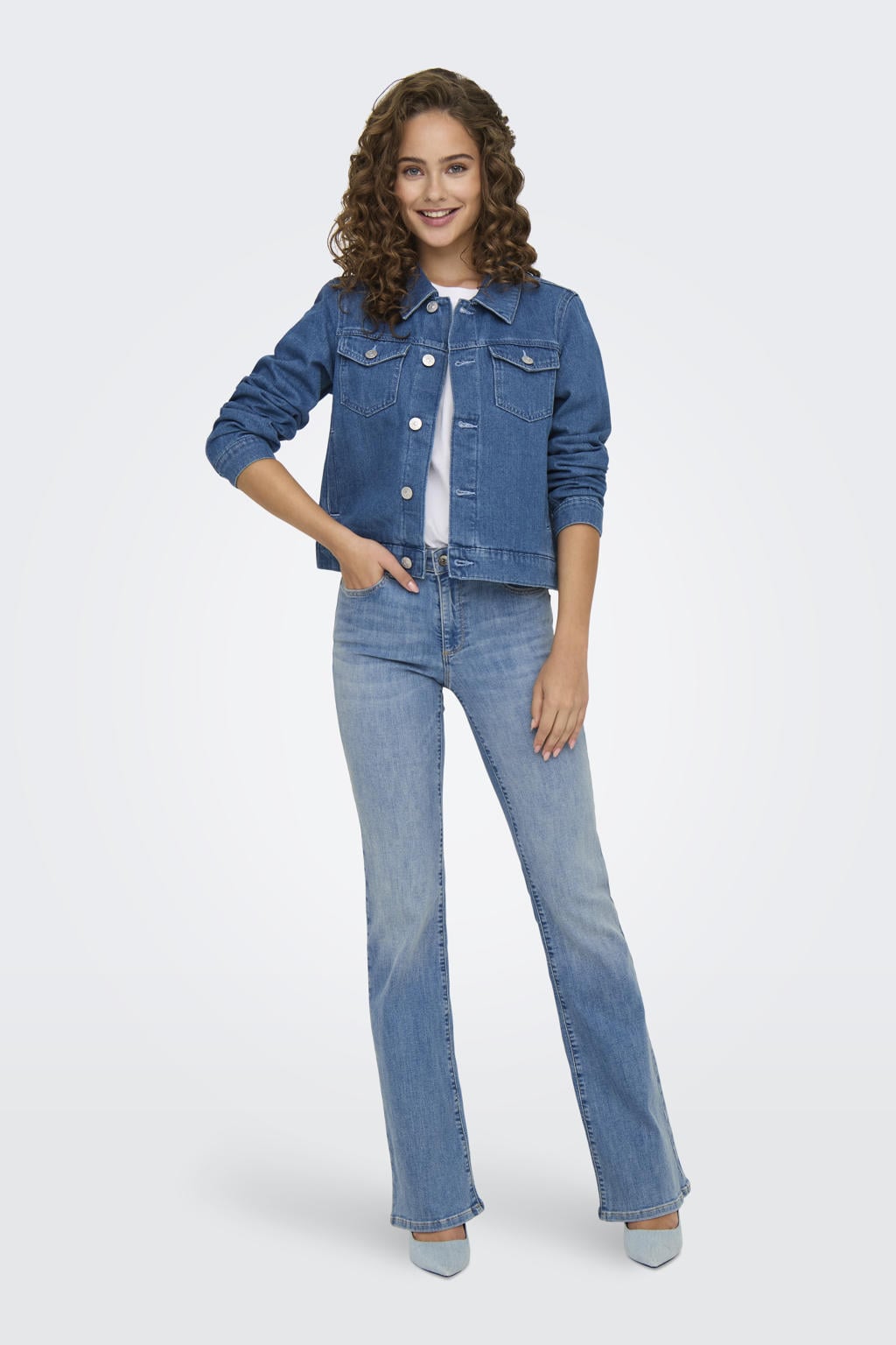 Lichtblauwe dames ONLY regular waist flared jeans van denim met rits- en knoopsluiting en effen