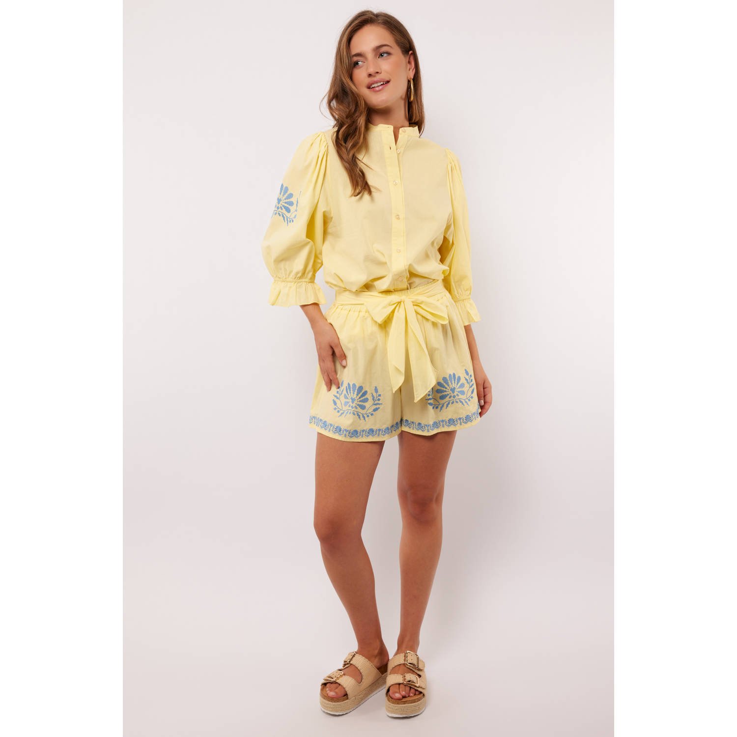 FLURESK wide leg regular waist casual short lichtgeel broderie