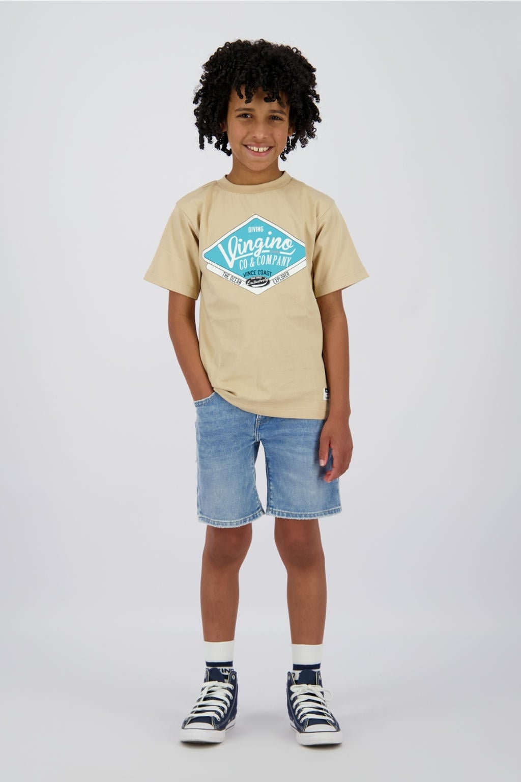 Medium blue denim jongens Vingino regular short van denim met rits- en knoopsluiting en effen