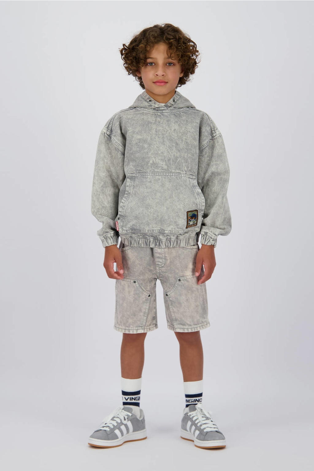Grey denim jongens Vingino regular short van denim met elastische tailleband met koord en effen