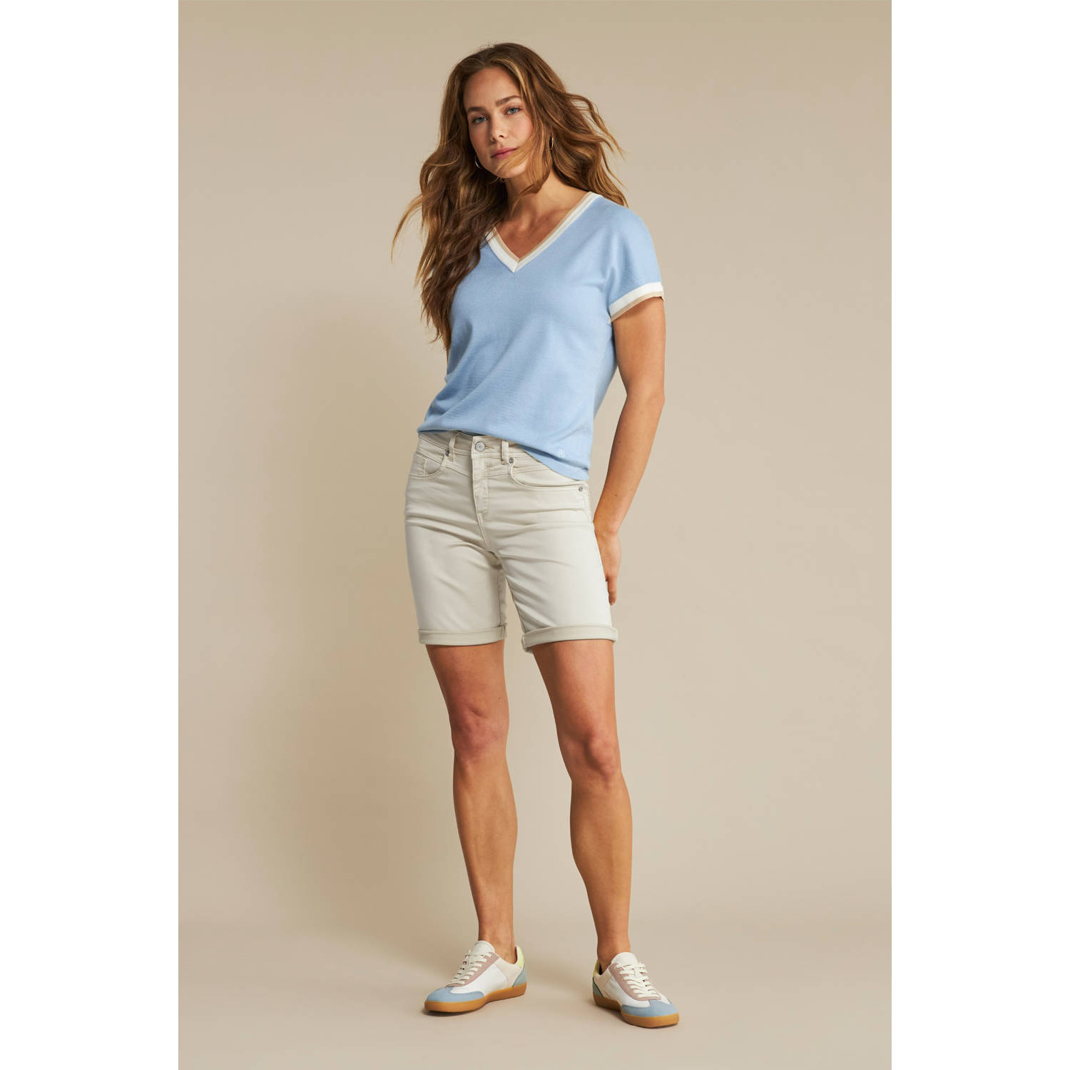 Red Button slim high waist bermuda short beige