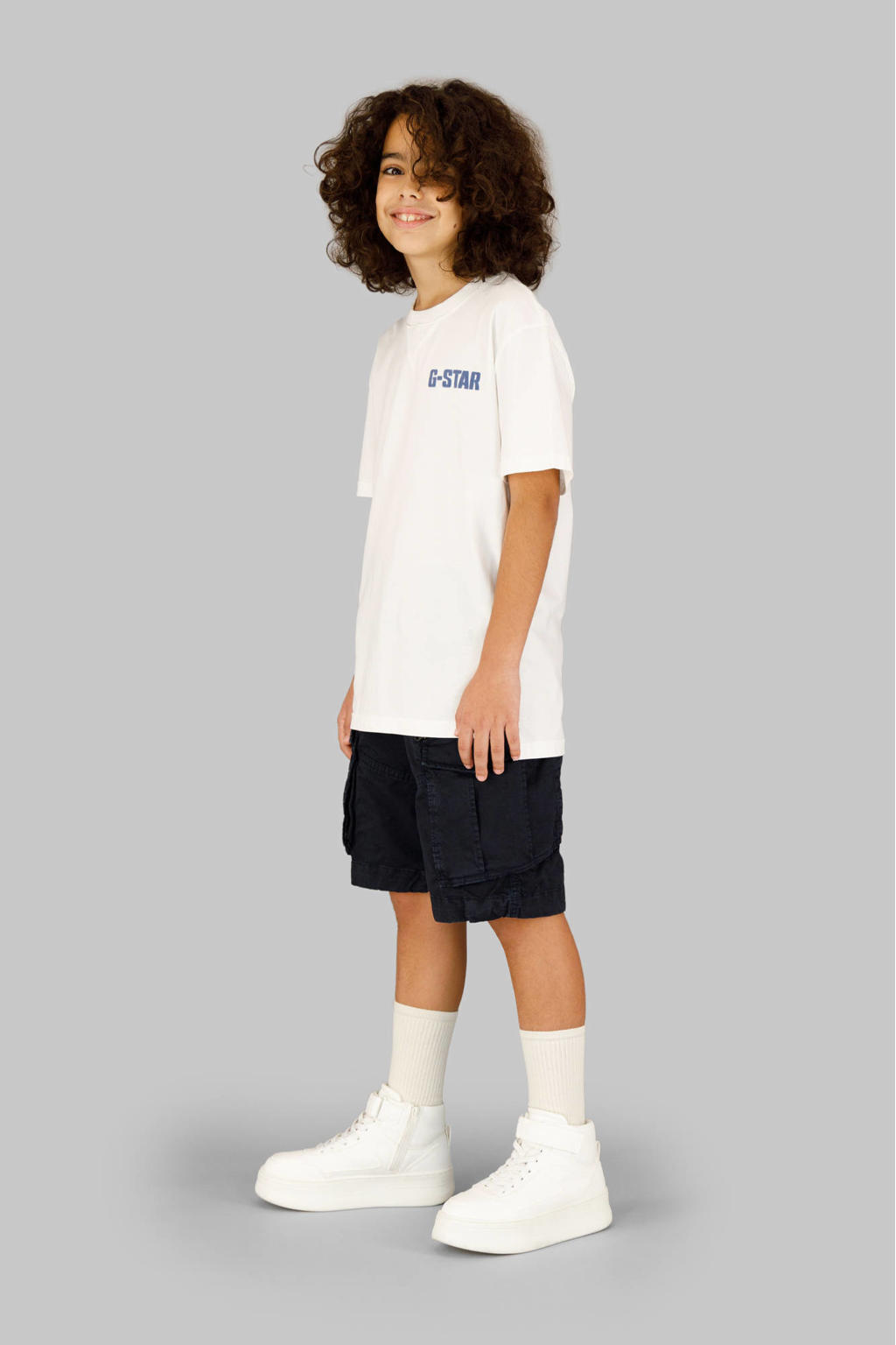 Donkerblauwe jongens G-STAR relaxed cargo short van stretchkatoen met high waist, rits- en knoopsluiting en effen