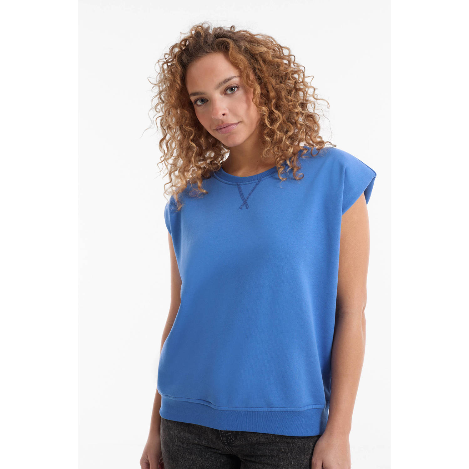 Anytime top met schoudervulling blauw