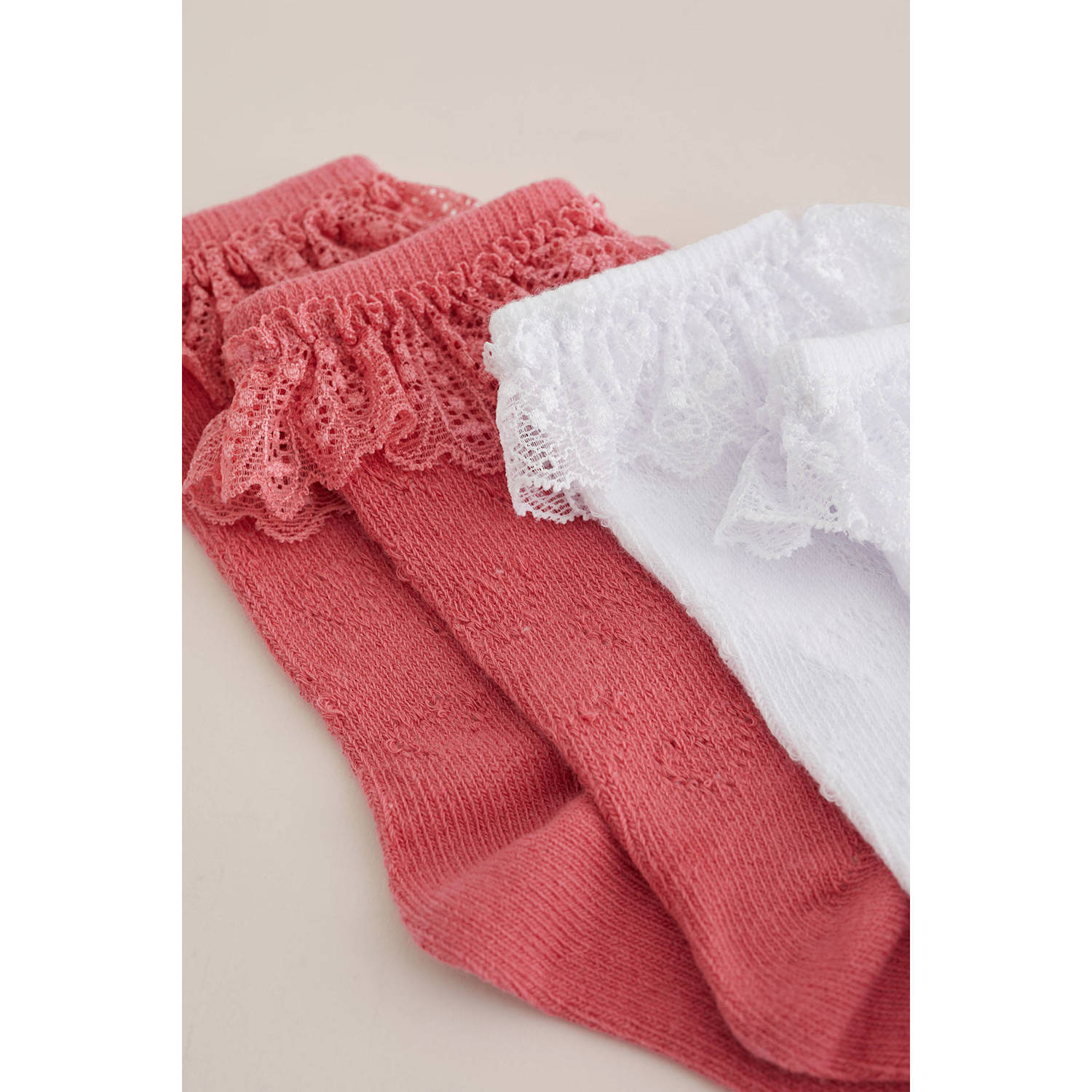 WE Fashion sokken met ruches set van 2 koraalroze wit