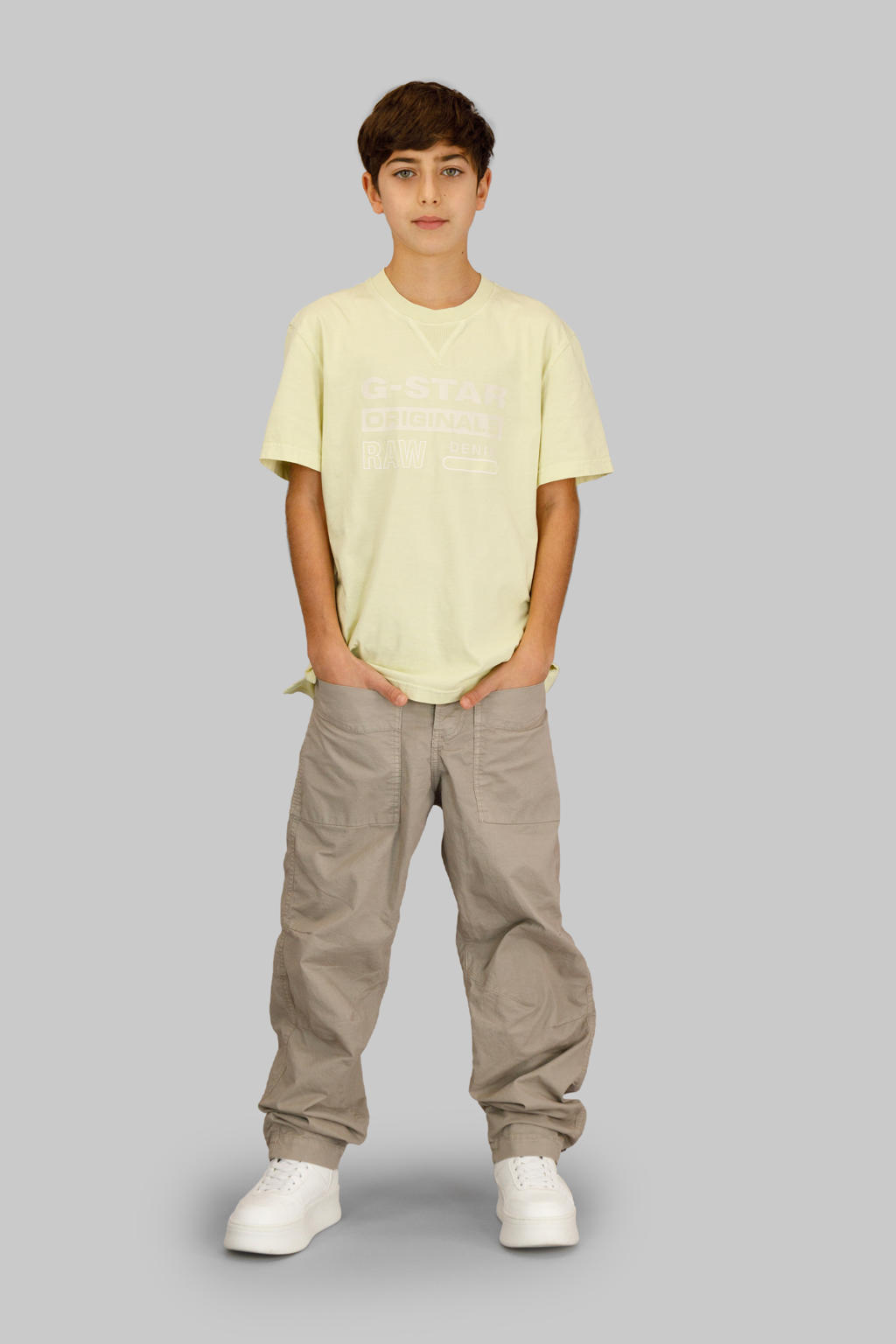 Grijsbruine jongens G-STAR relaxed casual broek bruin van stretchkatoen met high waist, rits- en knoopsluiting en effen
