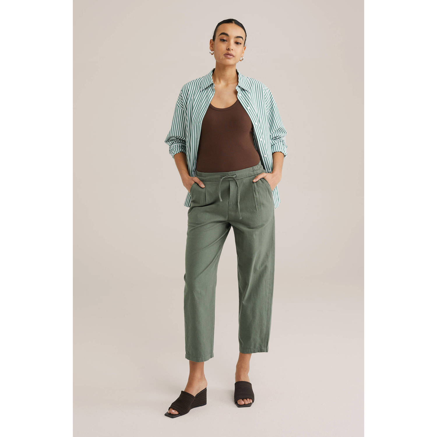 WE Fashion tapered regular waist broek groen