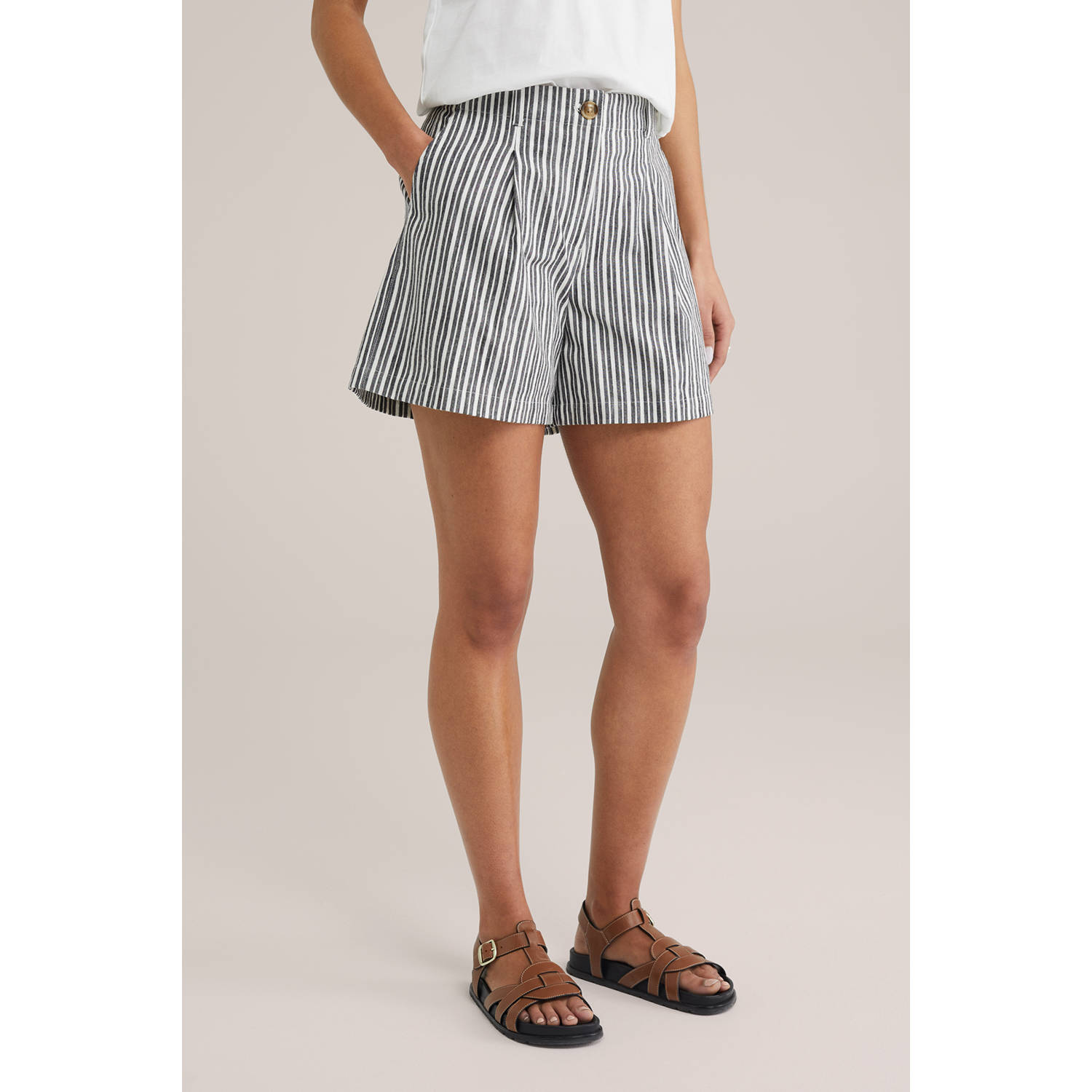 WE Fashion regular waist casual short zwart