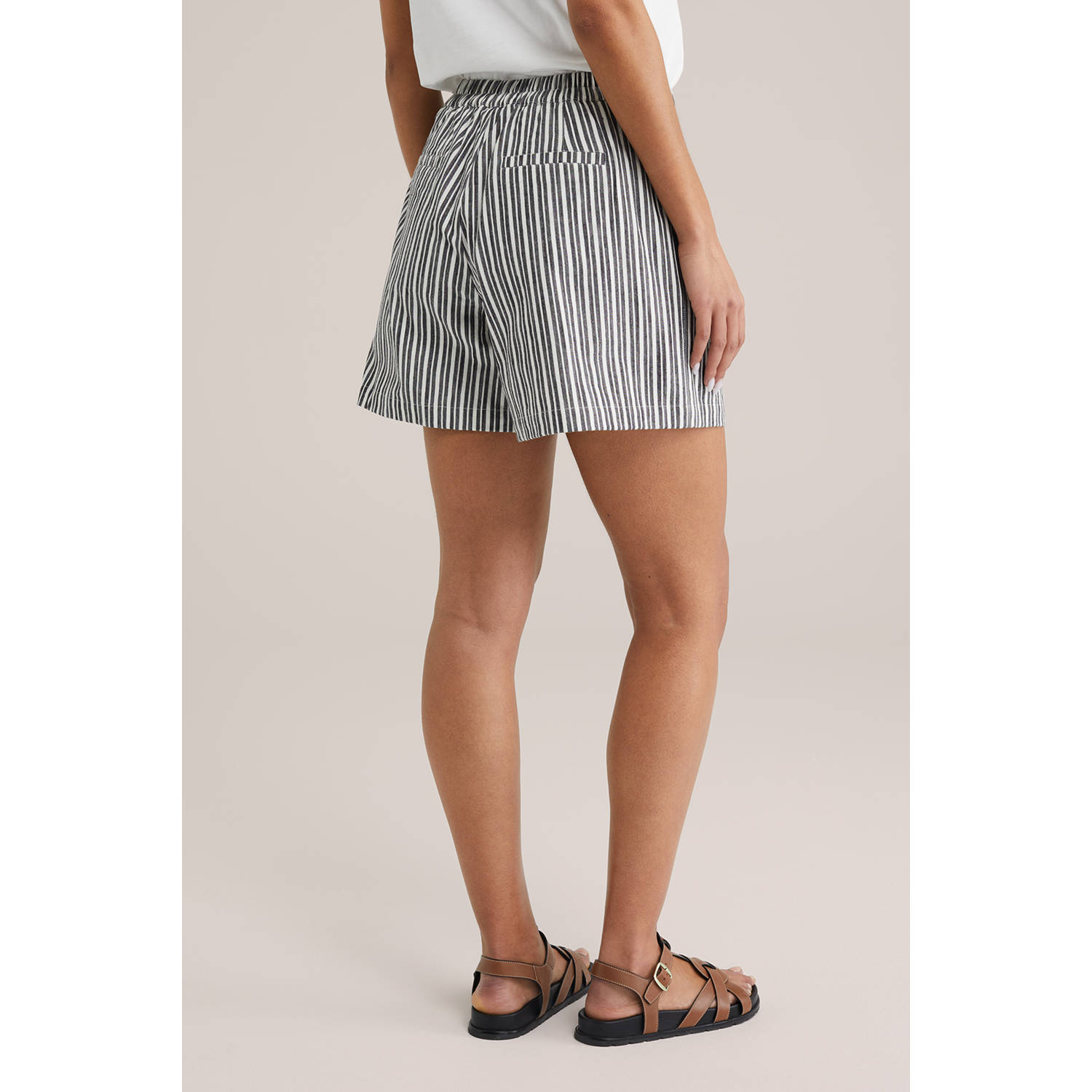 WE Fashion regular waist casual short zwart