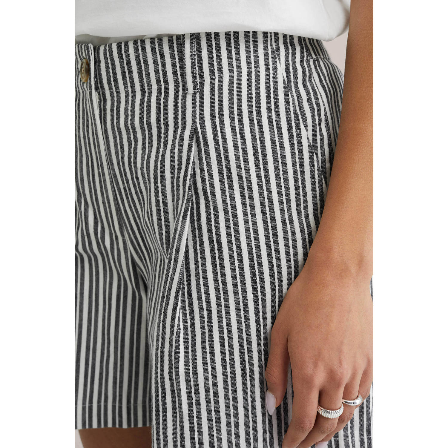 WE Fashion regular waist casual short zwart