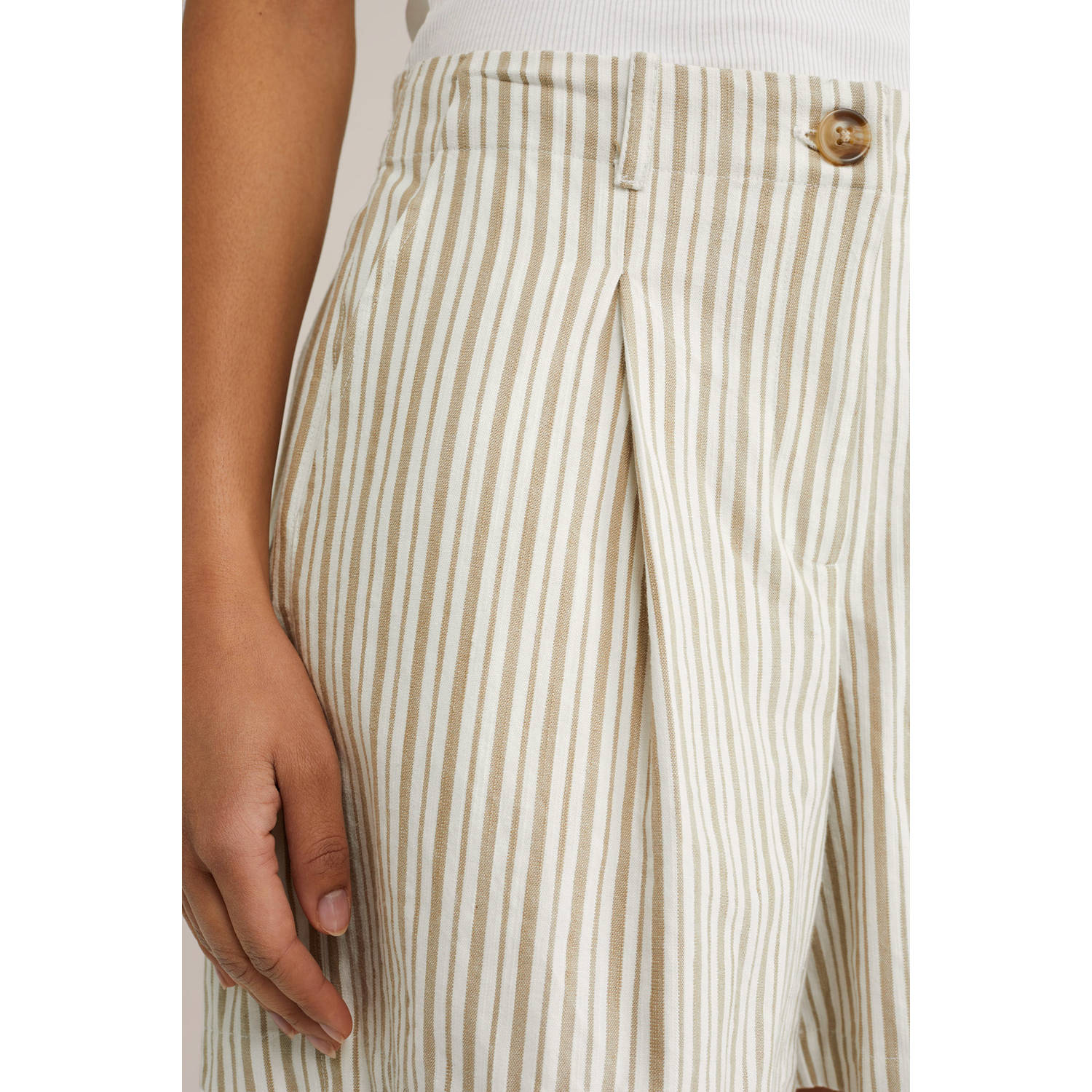 WE Fashion regular waist casual short beige